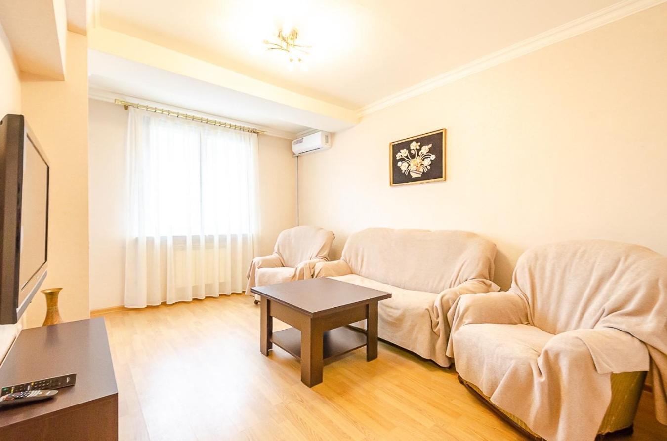 יירבאן Excellent Apartment In The Center Of The Capital.Amiryan מראה חיצוני תמונה