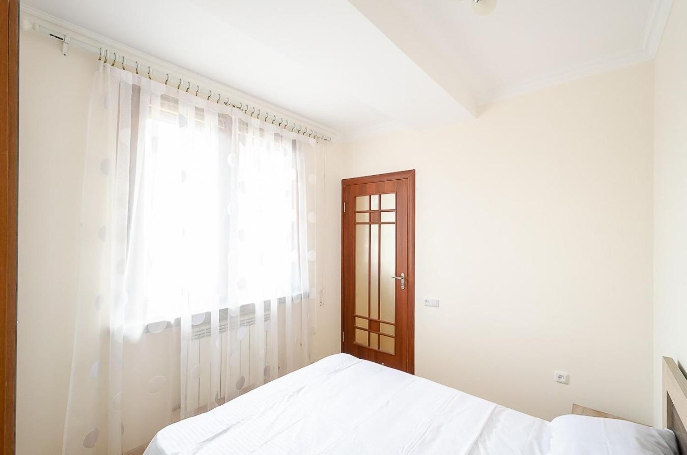 יירבאן Excellent Apartment In The Center Of The Capital.Amiryan מראה חיצוני תמונה